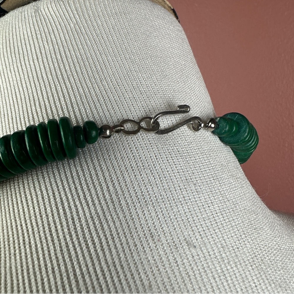 Vintage wooden strawberry pendant necklace with strawberry beads pink and green - Picture 4 of 5
